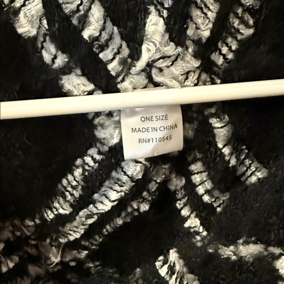 Black & White Poncho W Buttons OS - Picture 3 of 3